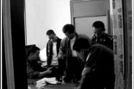 标题：贵州同仁讨债农妇：揭开农村金融困境的冰山一角